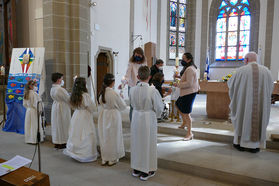 Feier der 1. Heiligen Kommunion in Sankt Crescentius (Foto: Karl-Franz Thiede)